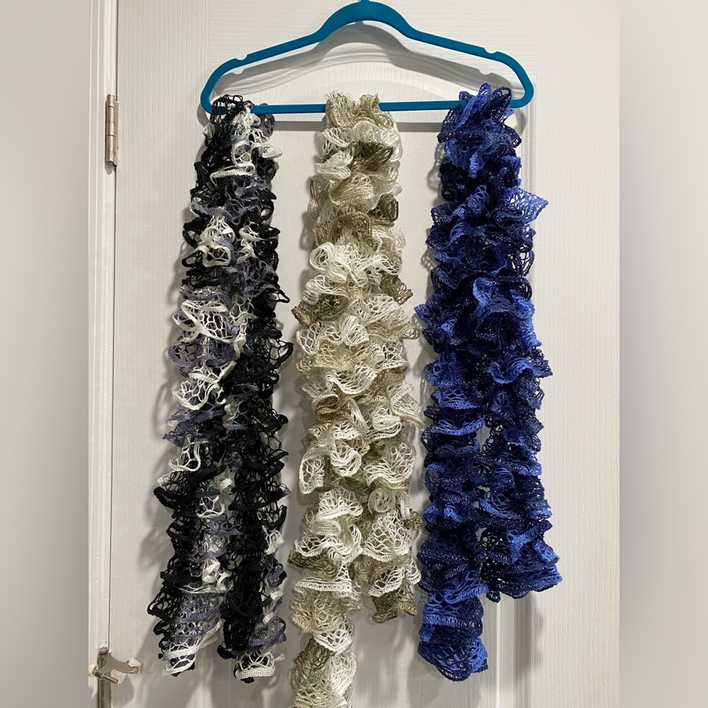 HANDMADE CROCHETED SCARVES (F)